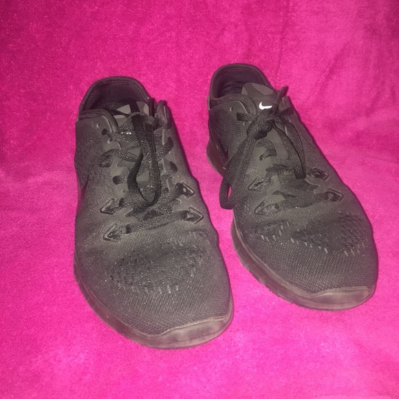 Nike Shoes - Black Nike running shoes!! Nike Shoes - Black Nike running shoes!!